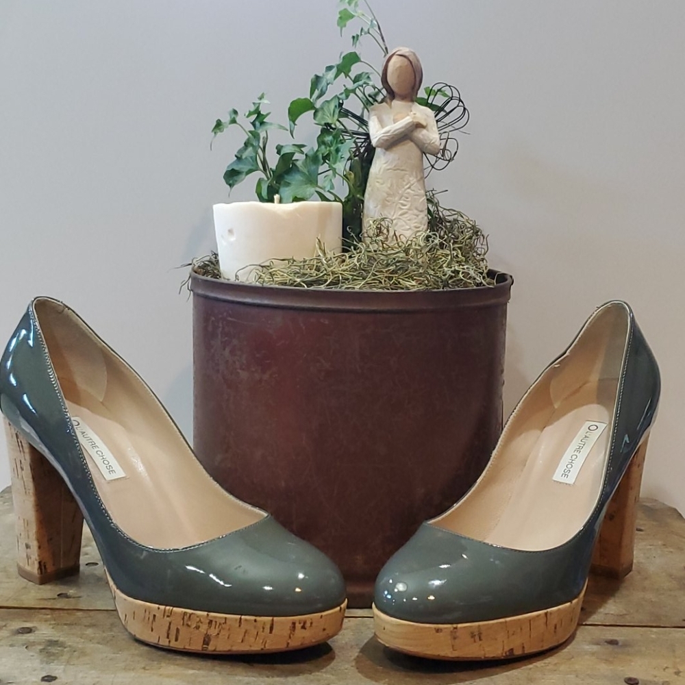 L' AUTRE CHOSE, GRAY 4" HEEL WITH CORK TRIM IN SIZE 8 (EU 38).